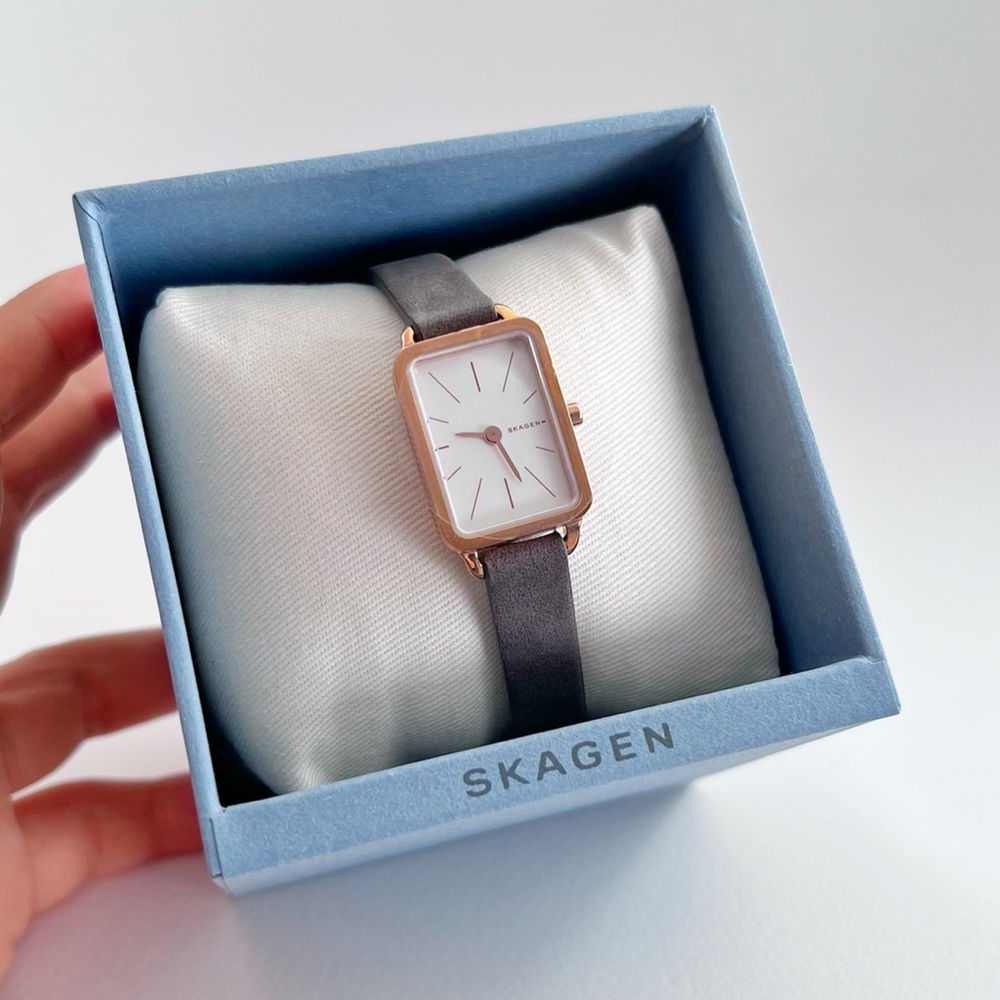 NIB Womens Skagen mini rectangular leather strap watch